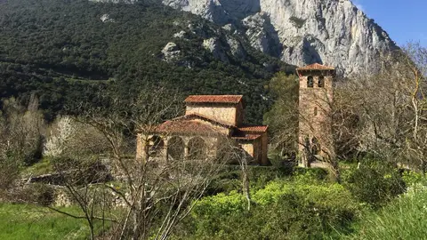 La cuenta de Twitter de Turismo de Cantabria nos ofrece una “maravillosa” vista de Santa María de Lebeña Para 'Destino Cantabria 2017'