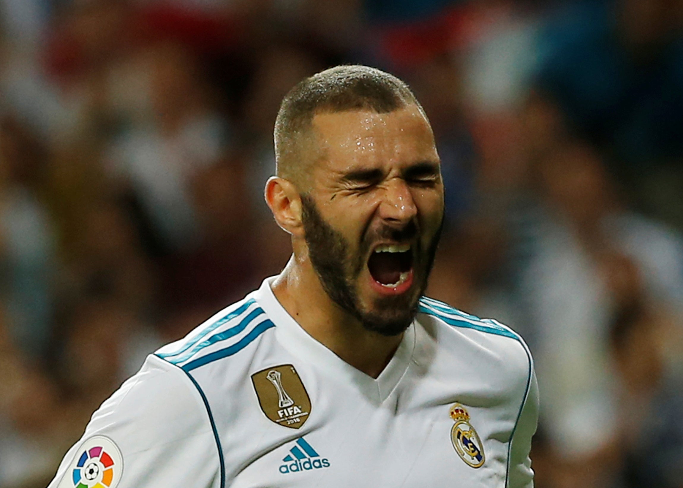 Karim Benzema se lesiona en el bíceps femoral y estará de dos a tres semanas de baja Karim Benzema se lesiona en el bíceps femoral y estará de dos a tres semanas de baja