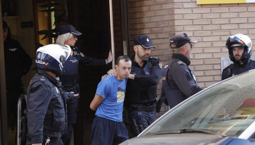 El detenido por degollar a su hija de 2 años en Alzira (Valencia)