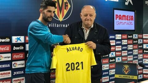 &Aacute;lvaro junto al vicepresidente Llaneza