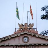 Fachada del Ayuntamiento de Sabadell, donde faltan la bandera de España y de la UE