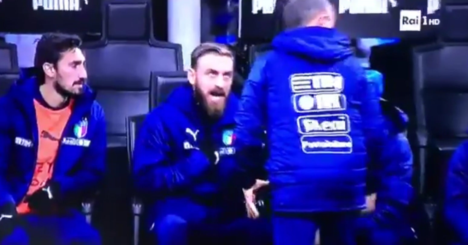 De Rossi explotó en el banquillo: "Que salga otro. Tenemos que ganar, no empatar" De Rossi explotó en el banquillo: "Que salga otro. Tenemos que ganar, no empatar"