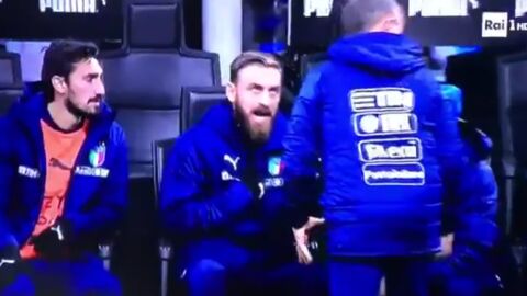 De Rossi explota cuando le mandan a calentar
