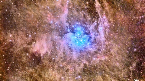 Una imagen de Las Pl&eacute;yades captada desde Canarias, foto del d&iacute;a en la NASA