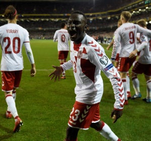 Pione Sisto celebra uno de los goles de Dinamarca Pione Sisto celebra uno de los goles de Dinamarca