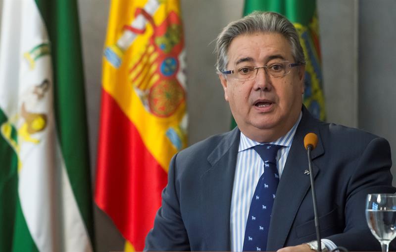 Zoido explica con la división de poderes la continuidad de Junqueras, Forn y 'los Jordis' en prisión Zoido explica con la división de poderes la continuidad de Junqueras, Forn y 'los Jordis' en prisión