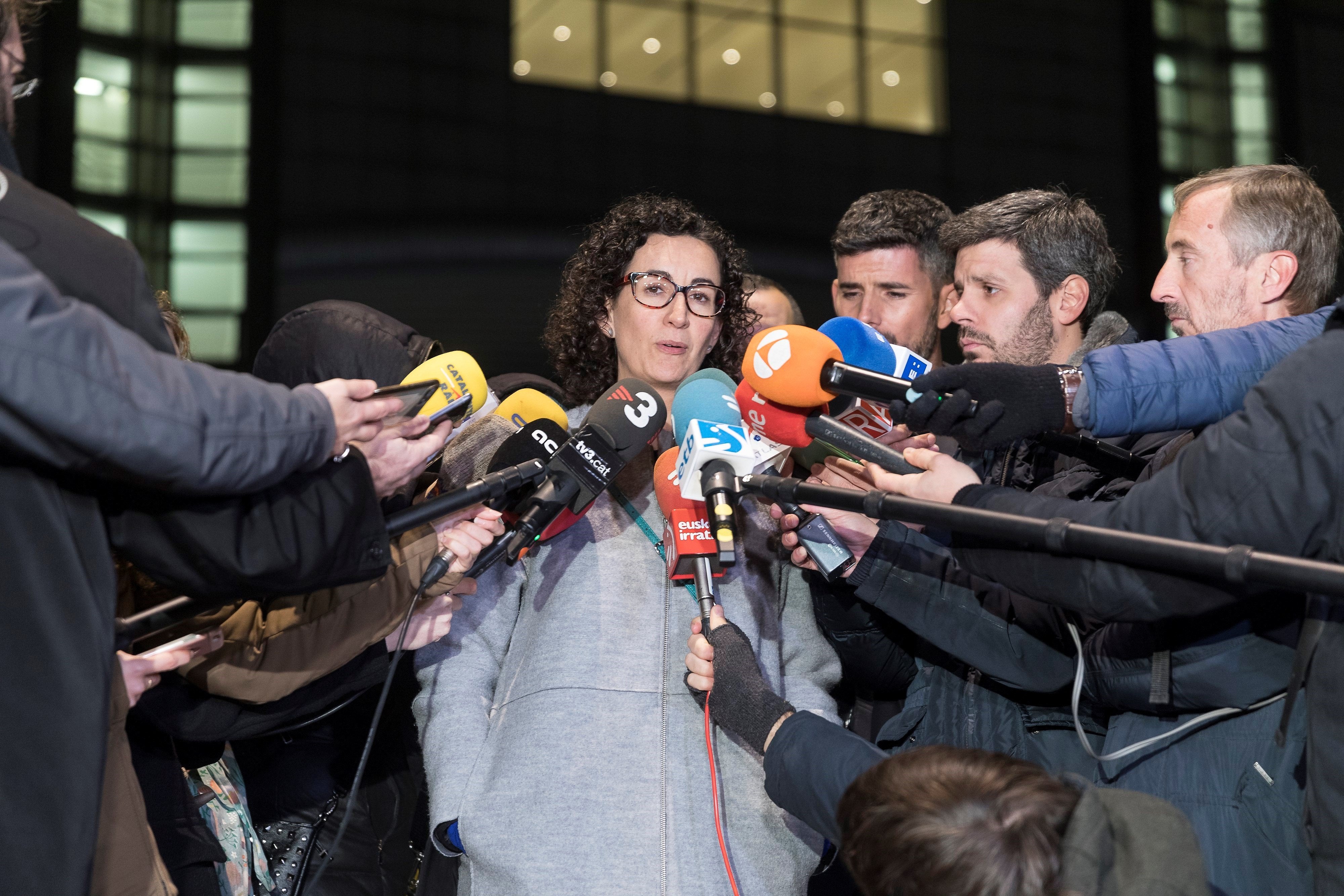 Rovira pide que si las elecciones en Cataluña no se celebran con normalidad se restituya el gobierno "legítimo" de Puigdemont Rovira pide que si las elecciones en Cataluña no se celebran con normalidad se restituya el gobierno "legítimo" de Puigdemont