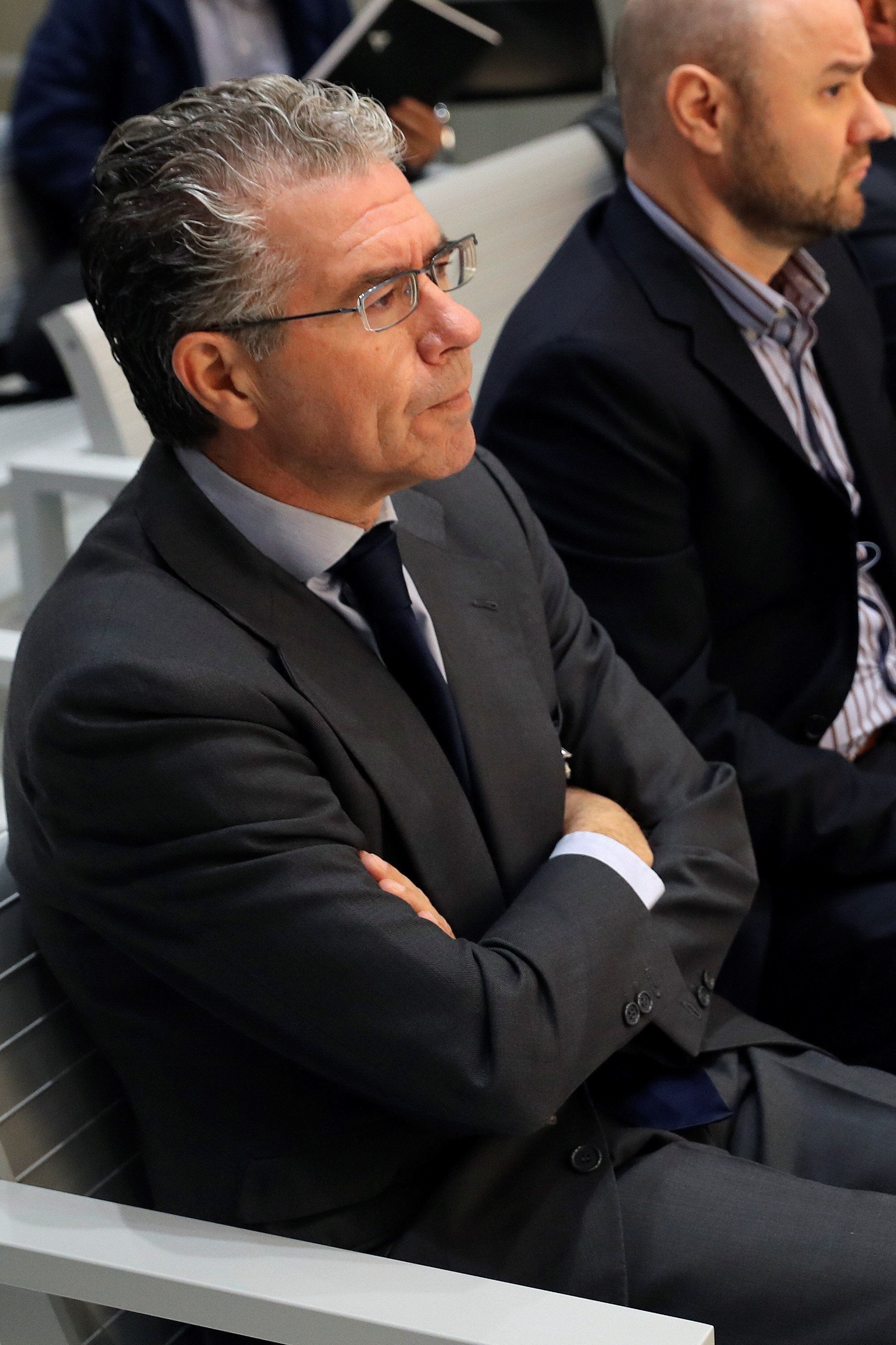 Personas físicas: Francisco Granados tira de la manta Personas físicas: Francisco Granados tira de la manta