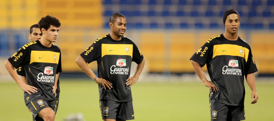 Coutinho, Robinho y Ronaldinho, durante un entrenamiento con Brasil Coutinho, Robinho y Ronaldinho, durante un entrenamiento con Brasil