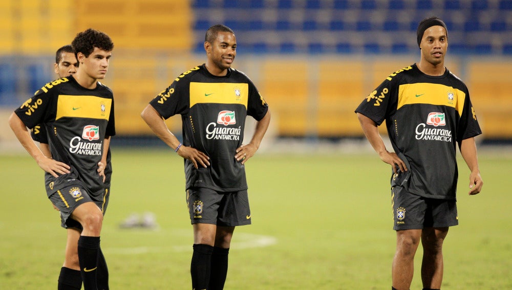 Coutinho, Robinho y Ronaldinho, durante un entrenamiento con Brasil
