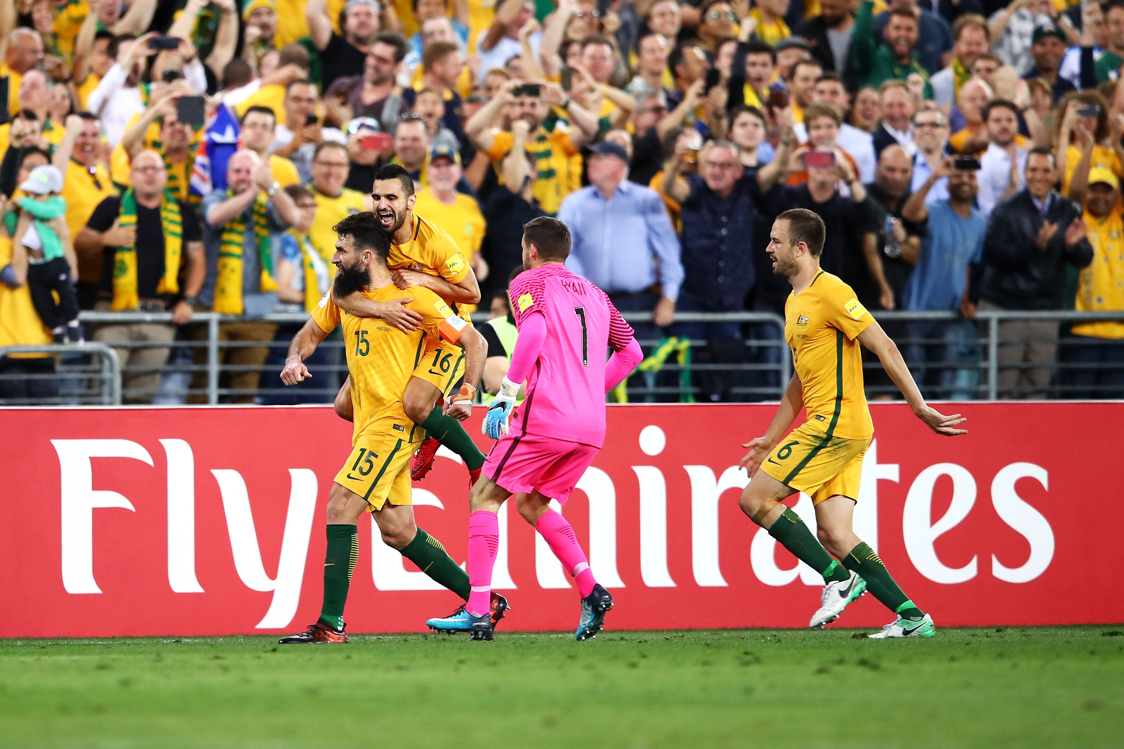 Jedinak mete a Australia en el Mundial y acaba con el sueño de Honduras Jedinak mete a Australia en el Mundial y acaba con el sueño de Honduras