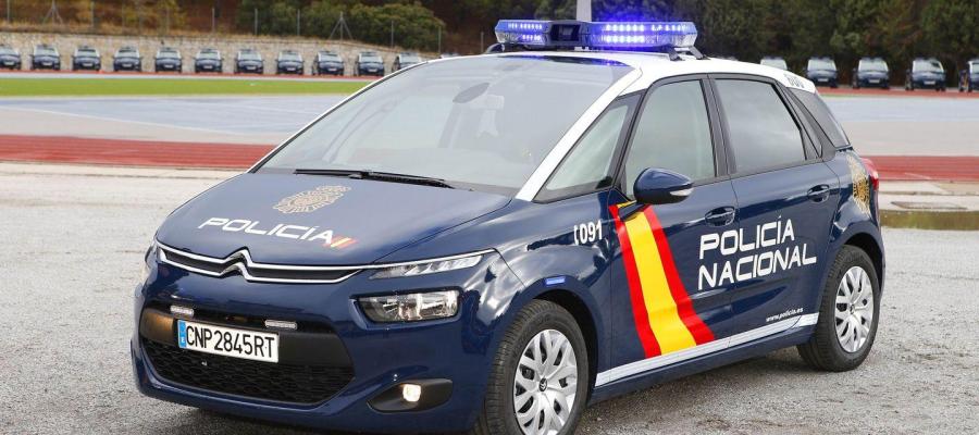 Un coche de Policía Nacional en una imagen de archivo Un coche de Policía Nacional en una imagen de archivo