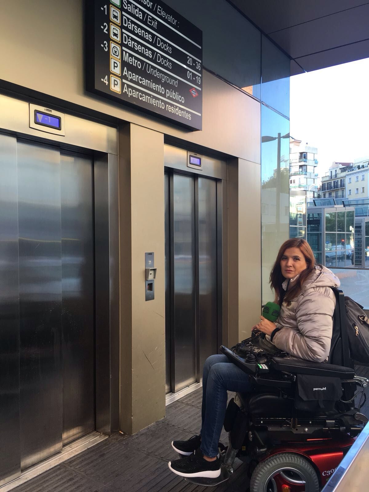 El difícil día a día de una persona con movilidad reducida para ir a trabajar en Madrid El difícil día a día de una persona con movilidad reducida para ir a trabajar en Madrid