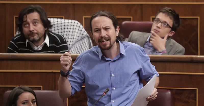 Iglesias anuncia que Podemos recurrirá al Constitucional la aplicación del 155 en Cataluña Iglesias anuncia que Podemos recurrirá al Constitucional la aplicación del 155 en Cataluña
