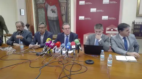El Rector, Miguel Ángel Collado, junto a miembros de su equipo de gobierno El Rector, Miguel Ángel Collado, junto a miembros de su equipo de gobierno