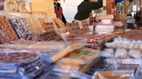 En aquesta edici&oacute; s&acute;ha introdu&iuml;t l&acute;administraci&oacute; electr&ograve;nica en la tramitaci&oacute; de les inscripcions a la fira, que enguany han superat les 400. 