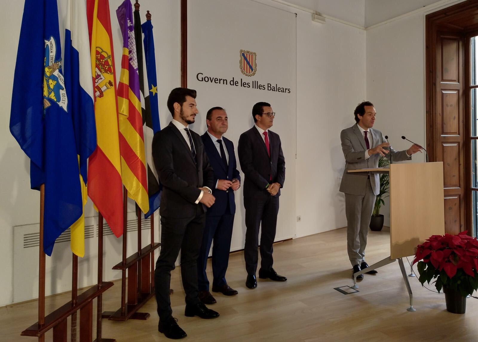 La Cumbre por la conectividad expondrá a Fomento su hoja de ruta para mejorar el transporte en territorios insulares La Cumbre por la conectividad expondrá a Fomento su hoja de ruta para mejorar el transporte en territorios insulares