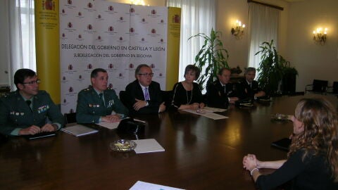 La subdelegada ha presentado a los dos interlocutores policiales ante los sanitarios