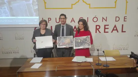 Carmen Olmedo, José Manuel Caballero y Pilar Zamora Carmen Olmedo, José Manuel Caballero y Pilar Zamora