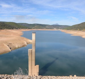 El embalse de Beleña en alerta por sequía El embalse de Beleña en alerta por sequía