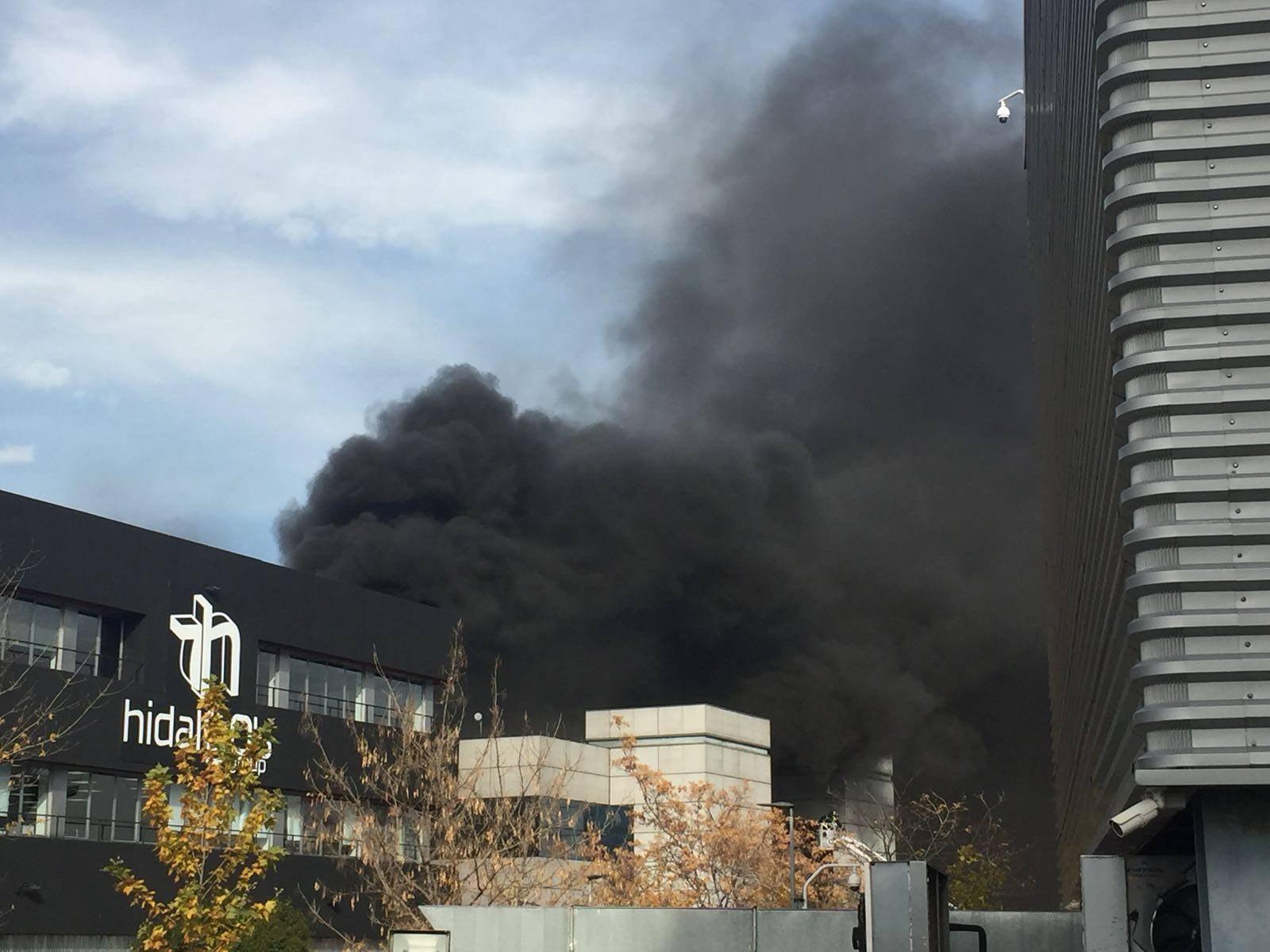 Varios trabajadores confinados por un incendio en un edificio desocupado en San Sebastián de los Reyes Varios trabajadores confinados por un incendio en un edificio desocupado en San Sebastián de los Reyes
