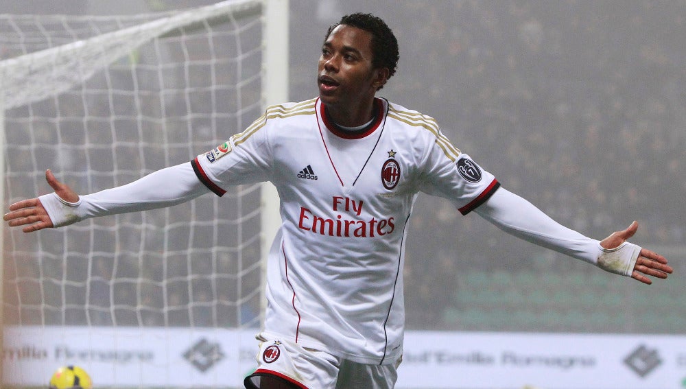 Robinho celebra un gol con el Milan