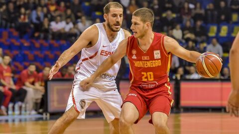 Espa&ntilde;a gan&oacute; a Montenegro en su debut en la clasificaci&oacute;n hacia el Mundial