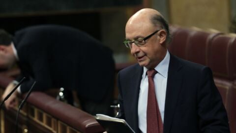 El ministro de Hacienda, Crist&oacute;bal Montoro, en la tribuna del Congreso de los Diputados