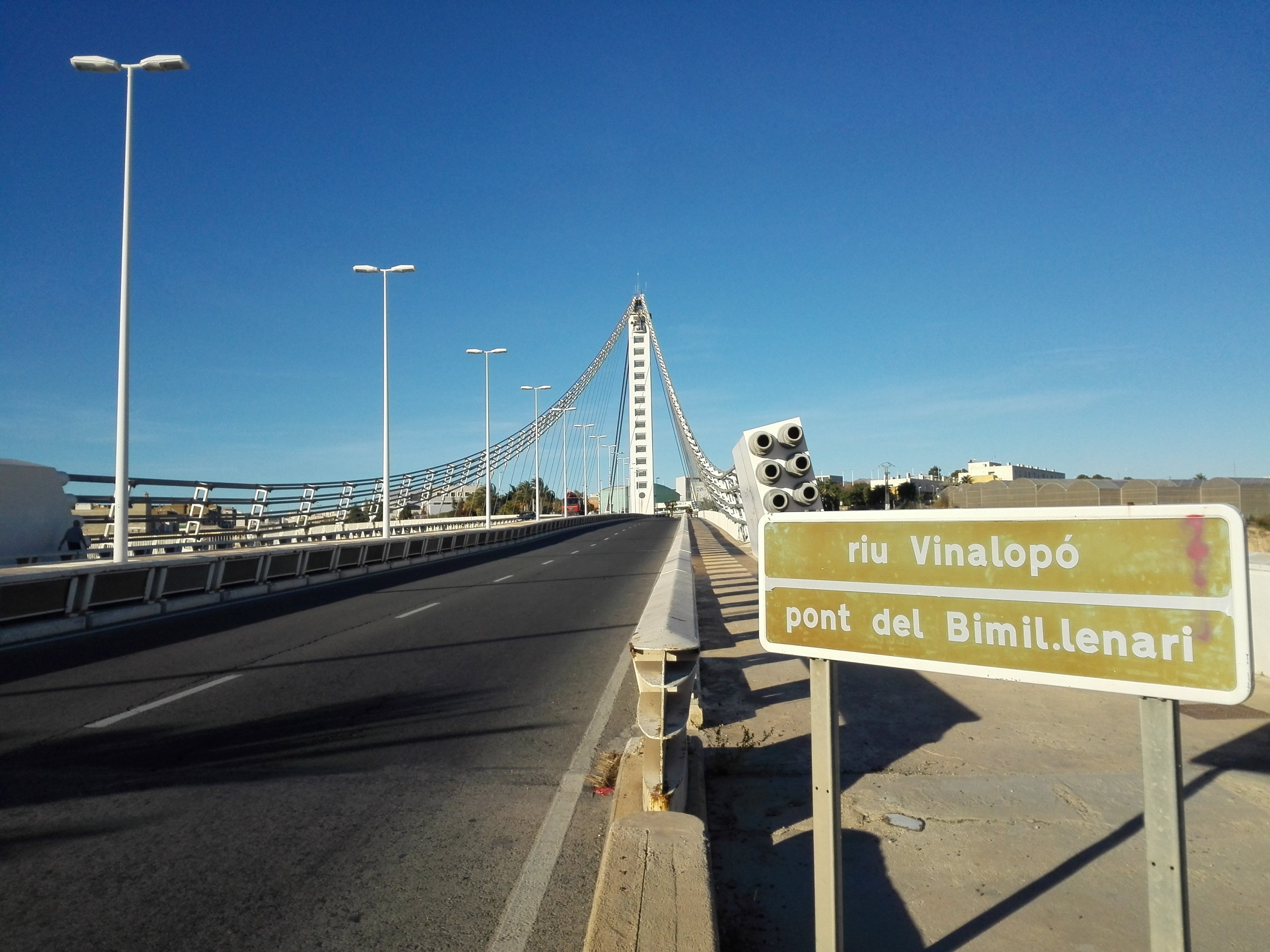 El PSOE de Elche urge licitar de nuevo las obras que necesita el puente del Bimil·lenari El PSOE de Elche urge licitar de nuevo las obras que necesita el puente del Bimil·lenari