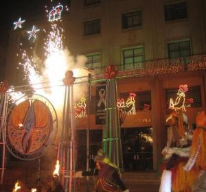 La companya Visitants és l´encarregada d´oferir l´espectacle de dinamització i animació comercial Estels. La companya Visitants és l´encarregada d´oferir l´espectacle de dinamització i animació comercial Estels.