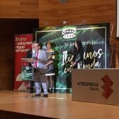 Ángel Urbina se dirige a los asistentes a la VI Gala de Premios 'Ilicitanos en la onda' 2017
