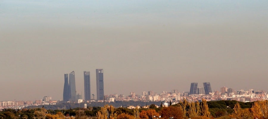 Vista de una capa de contaminación cubriendo la ciudad de Madrid