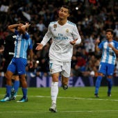 Cristiano Ronaldo celebra su gol de penalti contra el Málaga