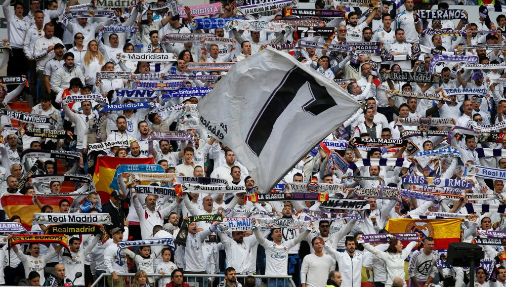 La Grada Fans del Real Madrid, durante el partido contra el Málaga