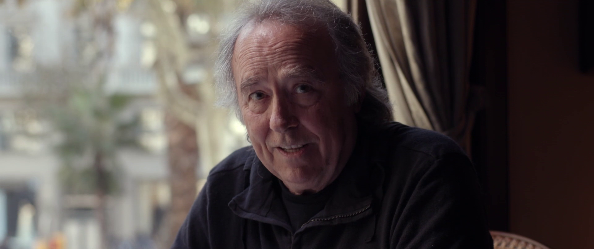 El cantante Joan Manuel Serrat visita a Romeva en la prisión de Estremera El cantante Joan Manuel Serrat visita a Romeva en la prisión de Estremera