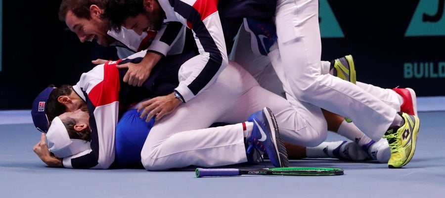 El equipo de Francia celebra su triunfo en la Copa Davis El equipo de Francia celebra su triunfo en la Copa Davis