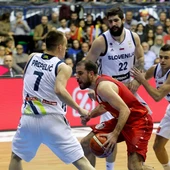 Quino Colom intenta avanzar ante la defensa de Eslovenia Quino Colom intenta avanzar ante la defensa de Eslovenia