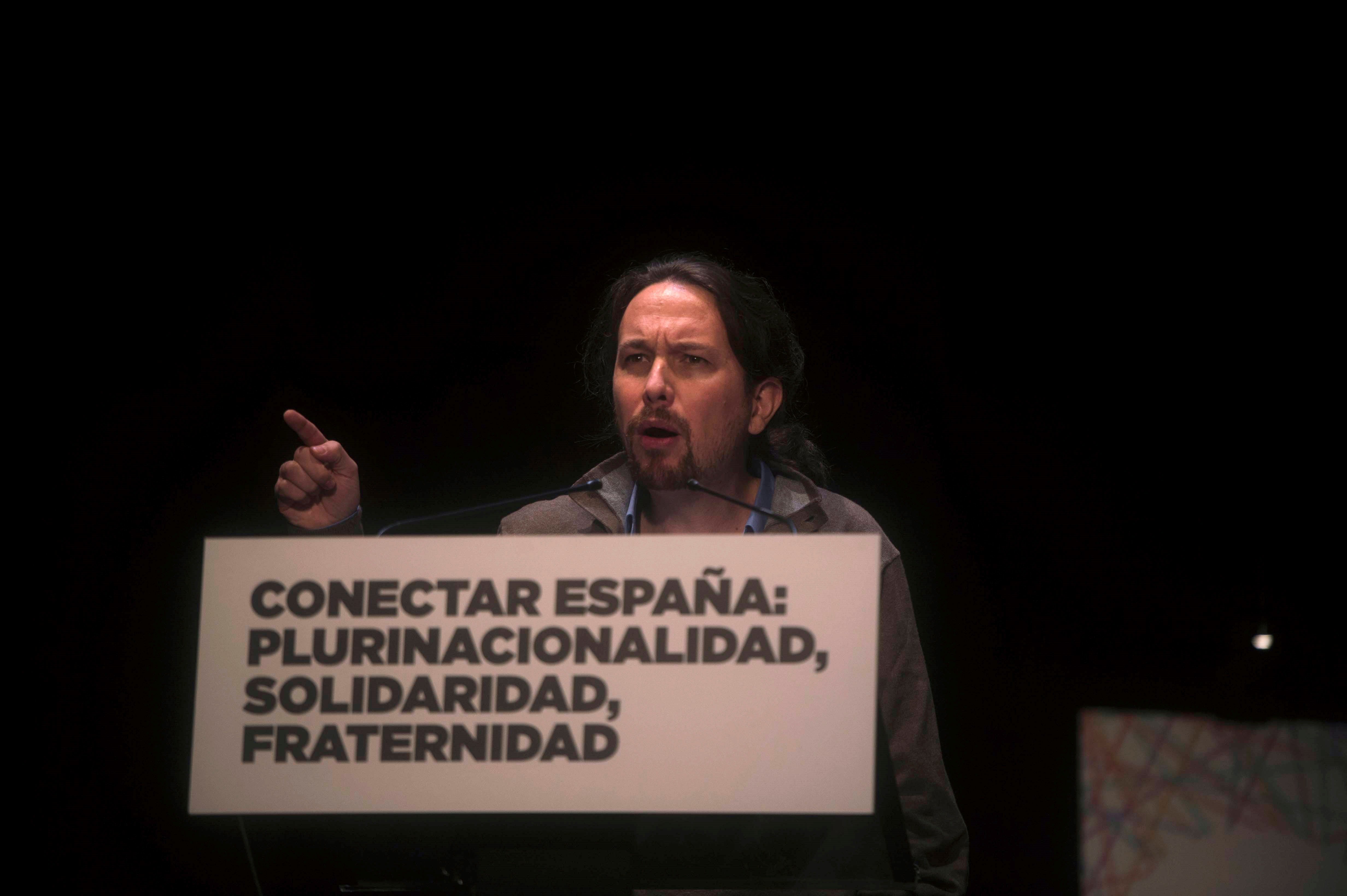 Iglesias advierte a Pedro Sánchez de que "la derecha no paga traidores" Iglesias advierte a Pedro Sánchez de que "la derecha no paga traidores"