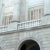 La fachada del Ayuntamiento de Barcelona sin la pancarta