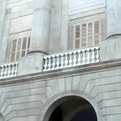 La fachada del Ayuntamiento de Barcelona sin la pancarta La fachada del Ayuntamiento de Barcelona sin la pancarta