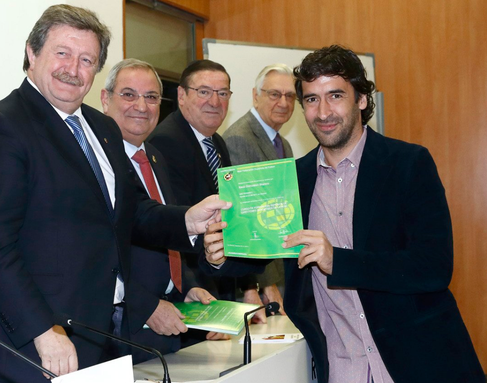 Raúl González obtiene el título de director deportivo en la RFEF Raúl González obtiene el título de director deportivo en la RFEF
