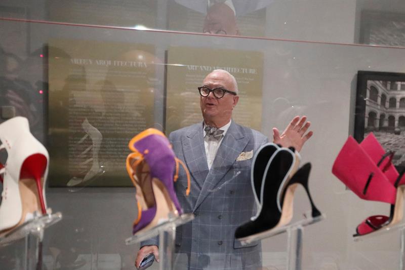 Manolo Blahnik: "No me gustan las plataformas aunque las lleve la mujer más guapa del mundo, puedes parecer Mickey Mouse" Manolo Blahnik: "No me gustan las plataformas aunque las lleve la mujer más guapa del mundo, puedes parecer Mickey Mouse"