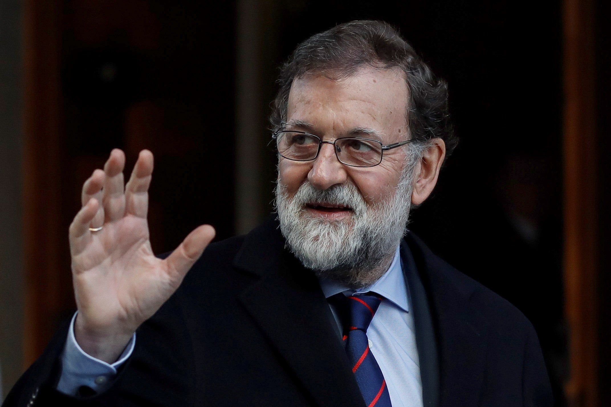 Rajoy ve "ridículo" lo que hace Puigdemont y llama a que "triunfe la normalidad" en Cataluña Rajoy ve "ridículo" lo que hace Puigdemont y llama a que "triunfe la normalidad" en Cataluña