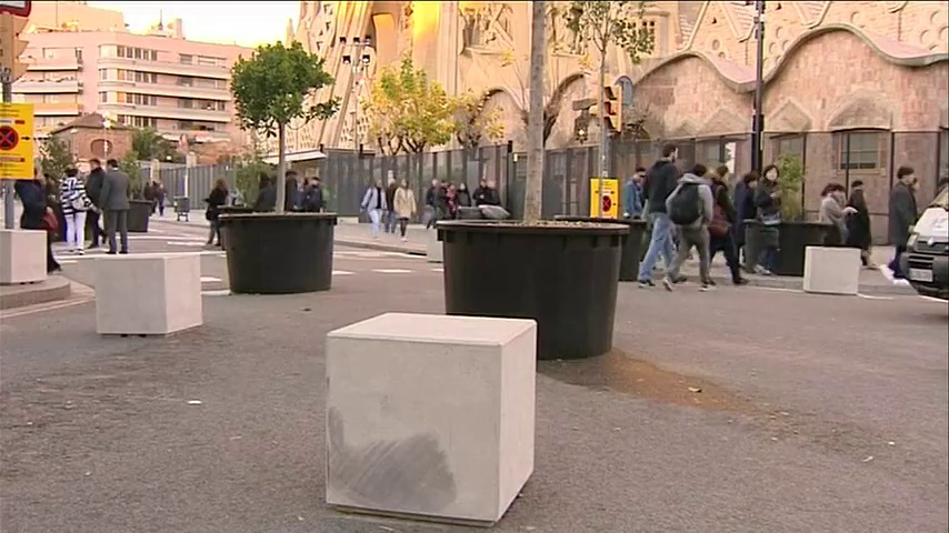 Barcelona instala bolardos en varios puntos de La Rambla Barcelona instala bolardos en varios puntos de La Rambla