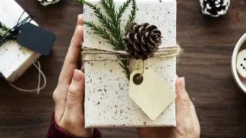 Envolver los regalos Envolver los regalos