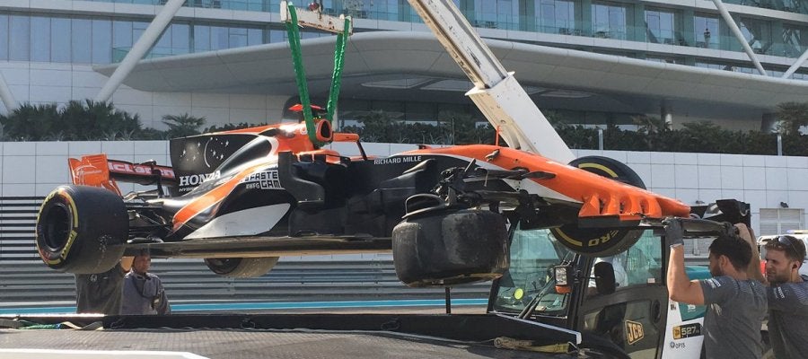 El coche de Alonso tras el accidente en Abu Dabi El coche de Alonso tras el accidente en Abu Dabi