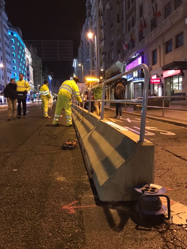 Gran Vía limita el tráfico a dos carriles por sentido desde este viernes y prohíbe circular a los camiones Gran Vía limita el tráfico a dos carriles por sentido desde este viernes y prohíbe circular a los camiones