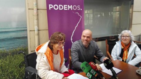  Mar&iacute;a Rosa Moya y Jos&eacute; Vicente Bustamente en rueda de prensa