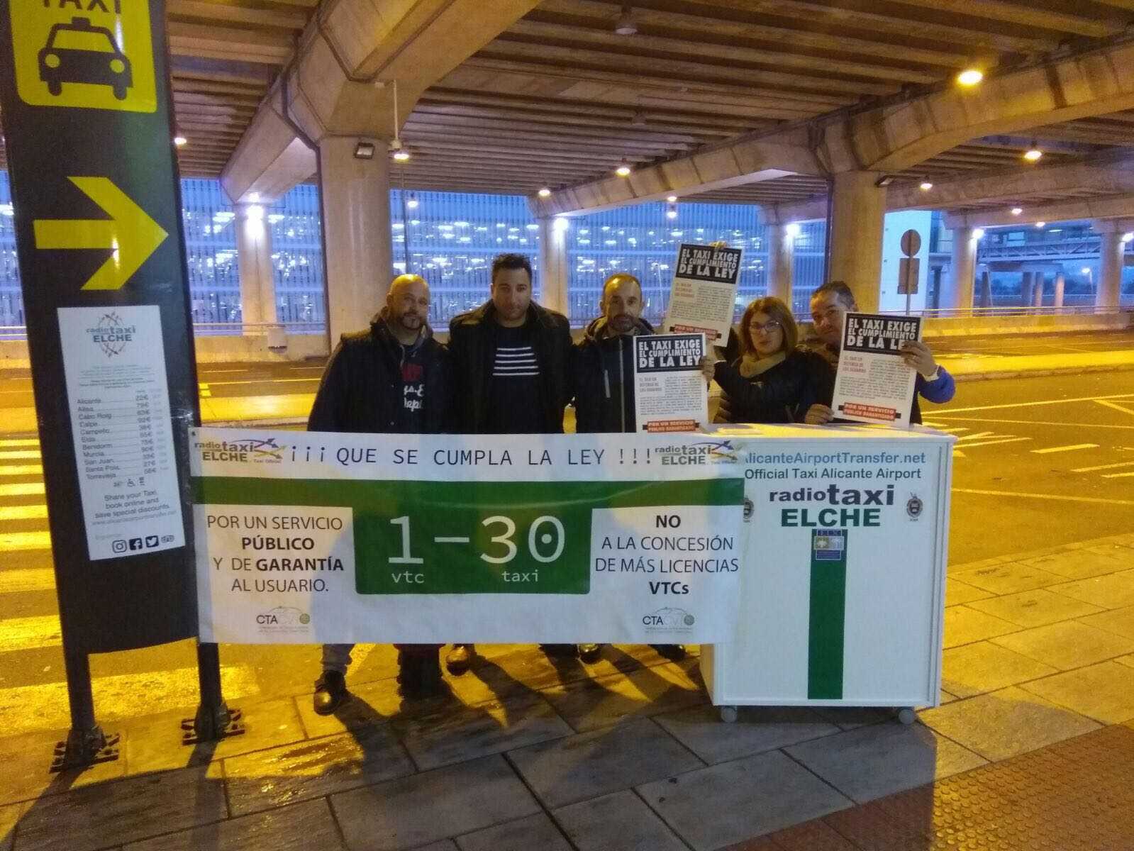 Los taxistas se movilizan en Madrid exigiendo medidas al Gobierno central contra “la competencia desleal” de los VTCs Los taxistas se movilizan en Madrid exigiendo medidas al Gobierno central contra “la competencia desleal” de los VTCs