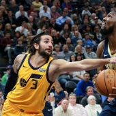 Ricky Rubio intenta tapar el intento de canasta de Kenneth Faried